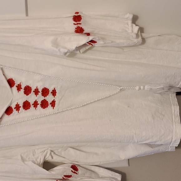 White V-Neck Tunic with Red Design - Size XXL - Picture 3 of 4